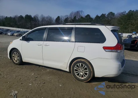 2011 Toyota Sienna Xle z USA, uszkodzony, nr VIN 5TDYK3DC8BS040328
